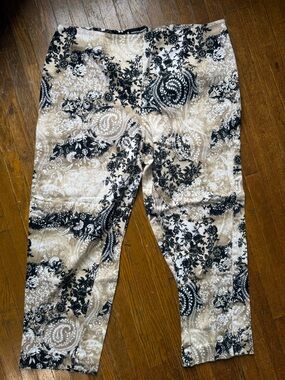 Women’s  Beige and Black Paisley Print Capri pants